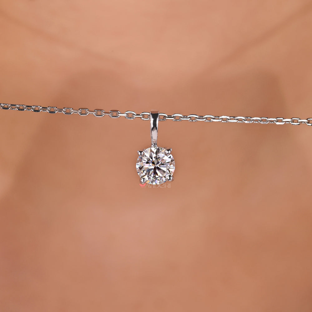 Free gift moissanite pendant in silver.