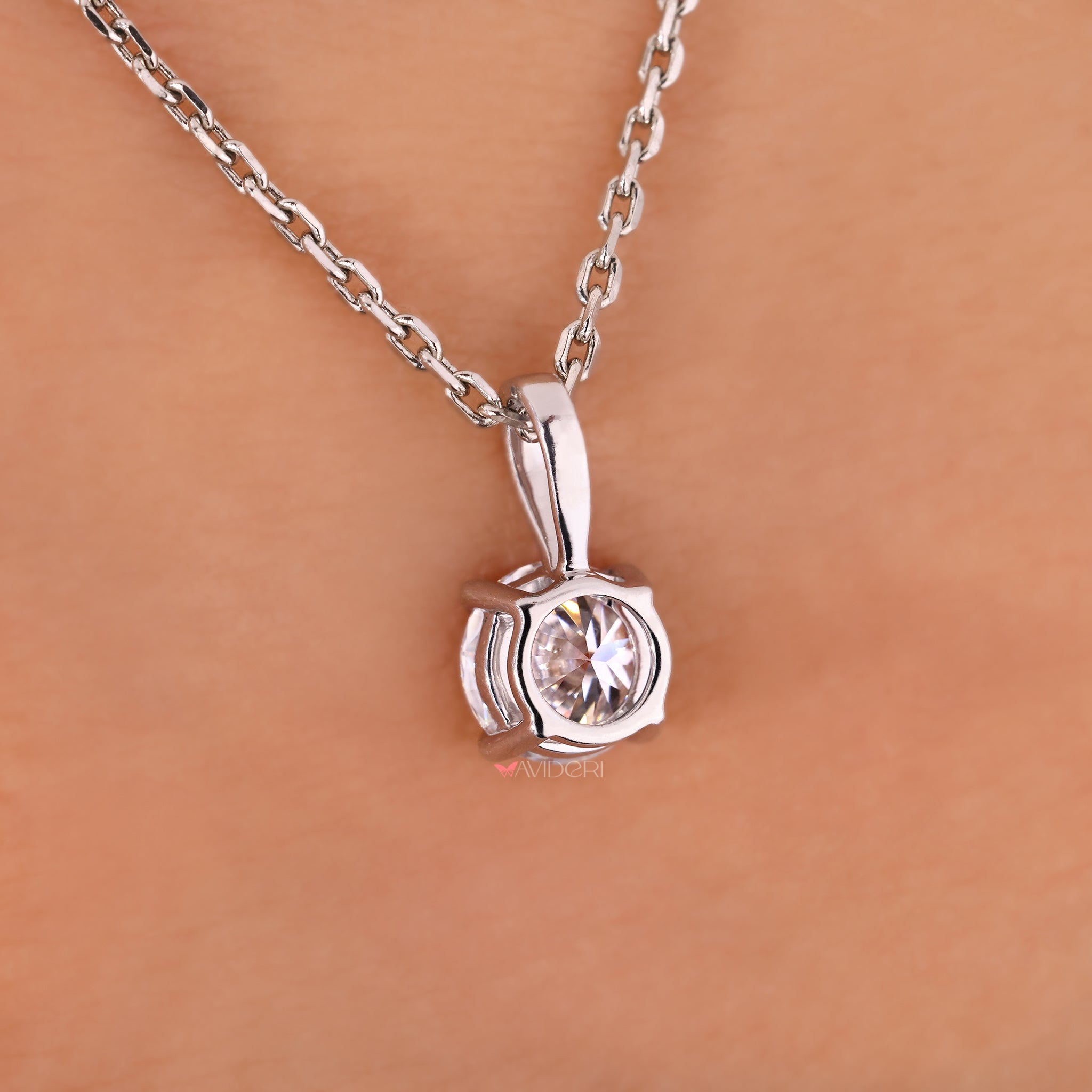 925 silver pendant with 6mm moissanite.