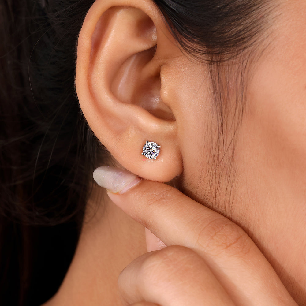 Round moissanite earrings with 4 prong setting.