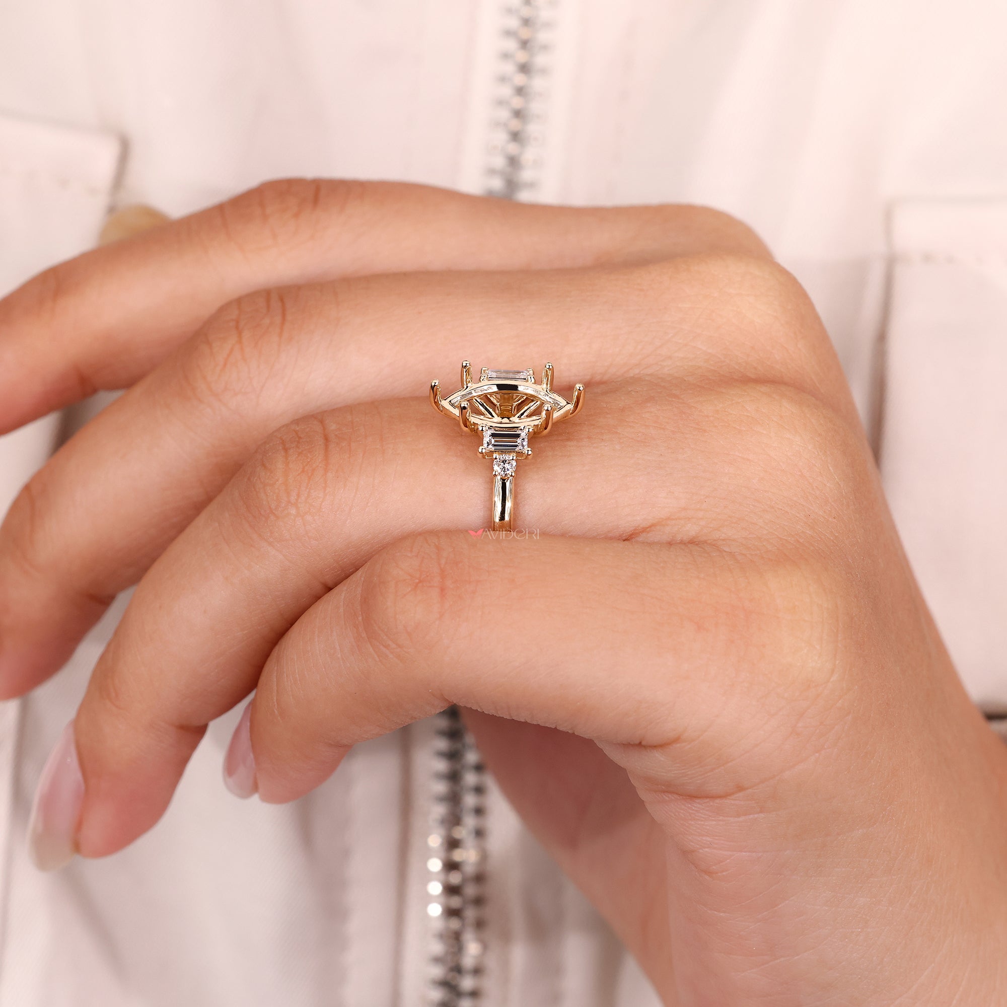 Baguette side diamond ring crafted in a muse setting.
