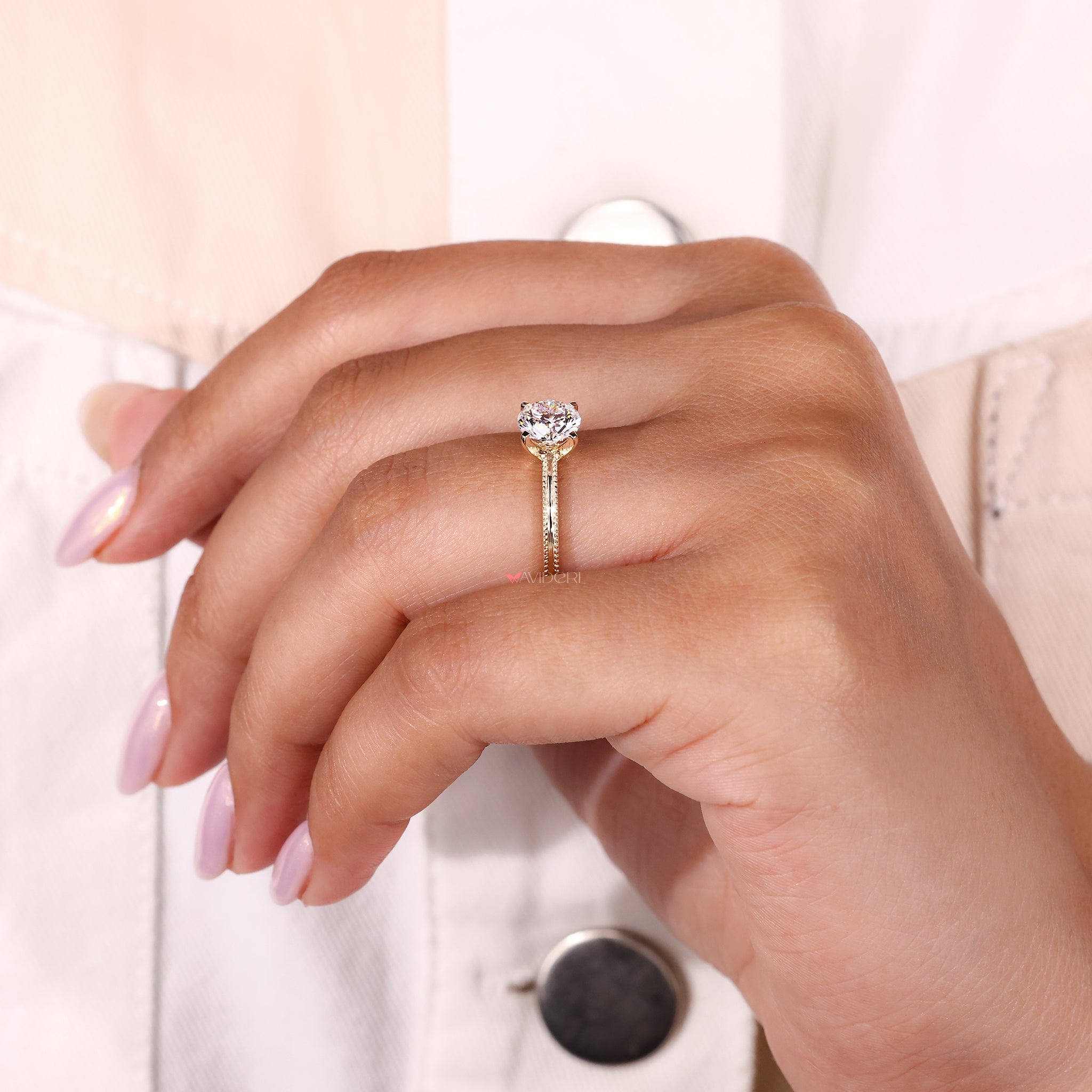 Avideri engagement ring featuring Lab Grown Diamond.