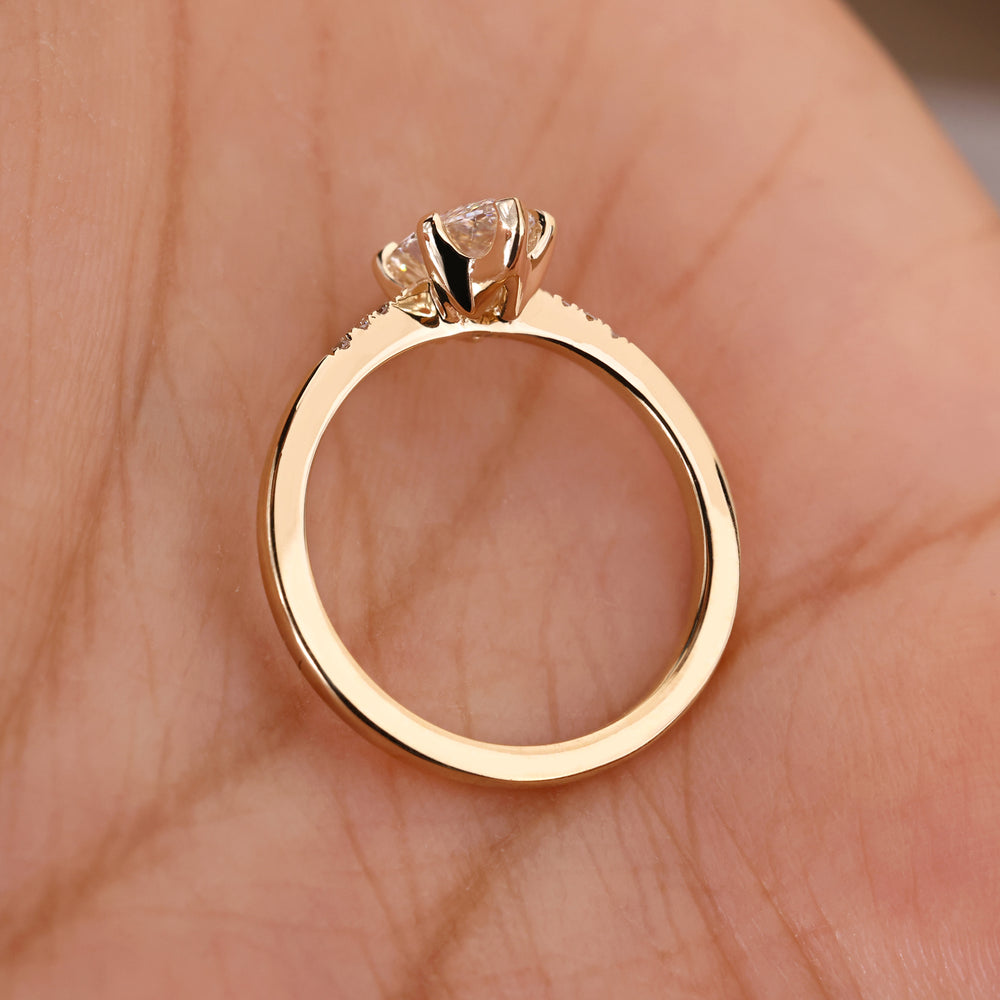 Yellow gold engagement ring with an elegant finish
