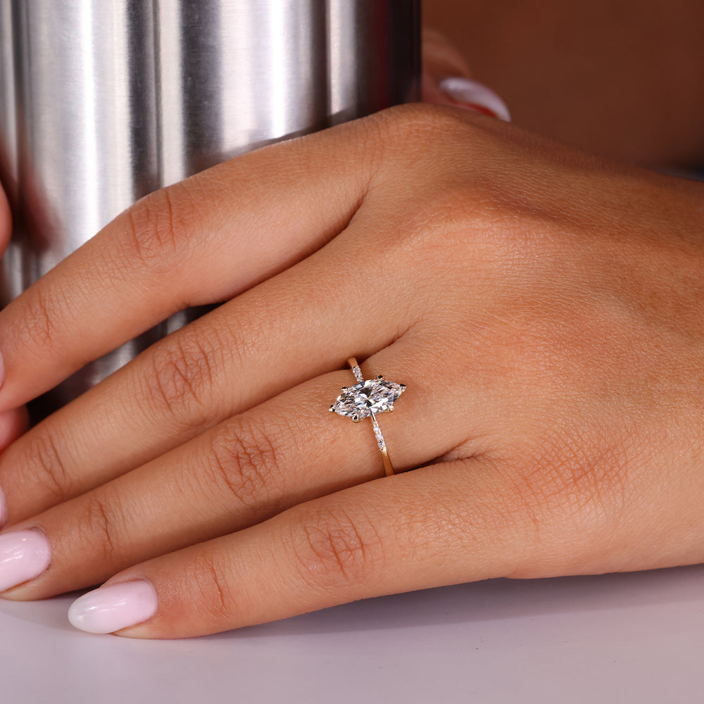 Round diamond ring with a timeless appeal
