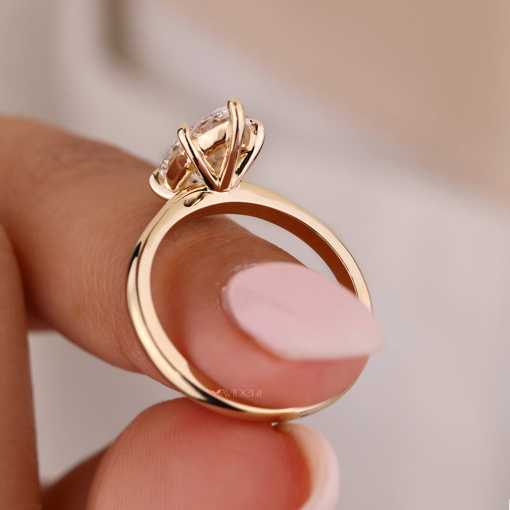 Yellow gold diamond ring featuring a stunning Marquise diamond.
