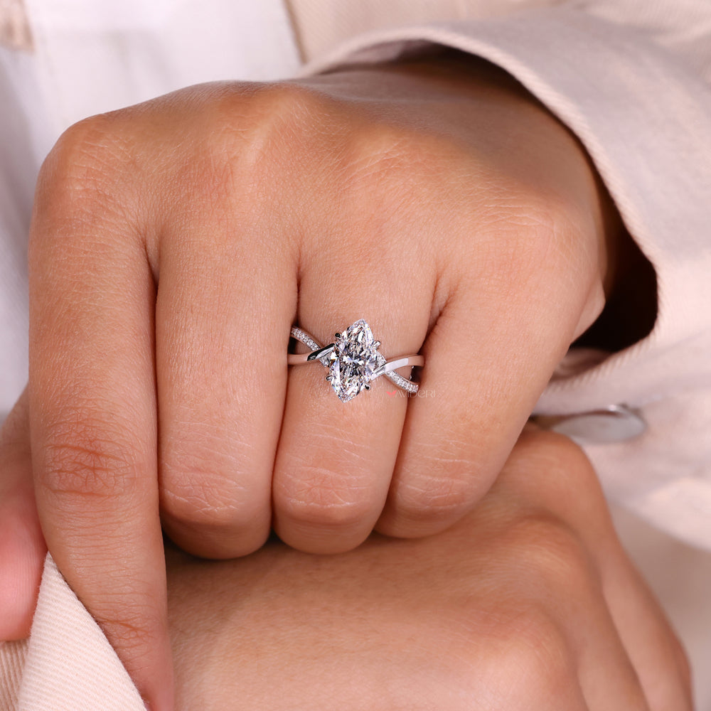 Classic marquise ring in a modern twist design
