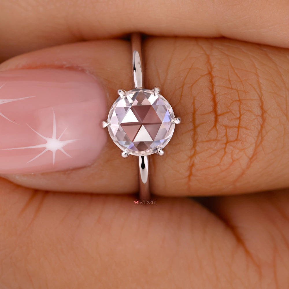 6 prong ring with a captivating round diamond for a refined look
