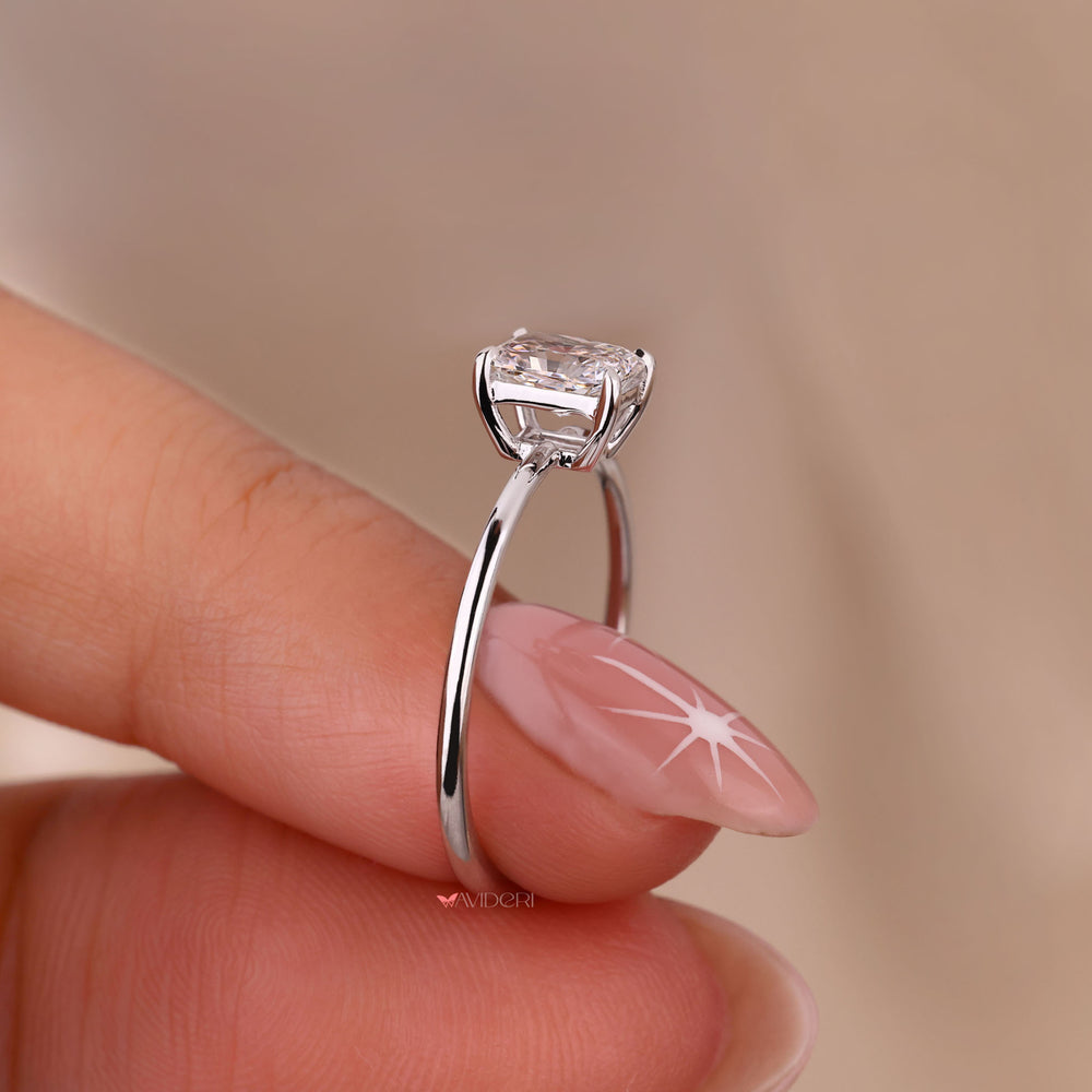 White gold ring with a radiant diamond for elegance
