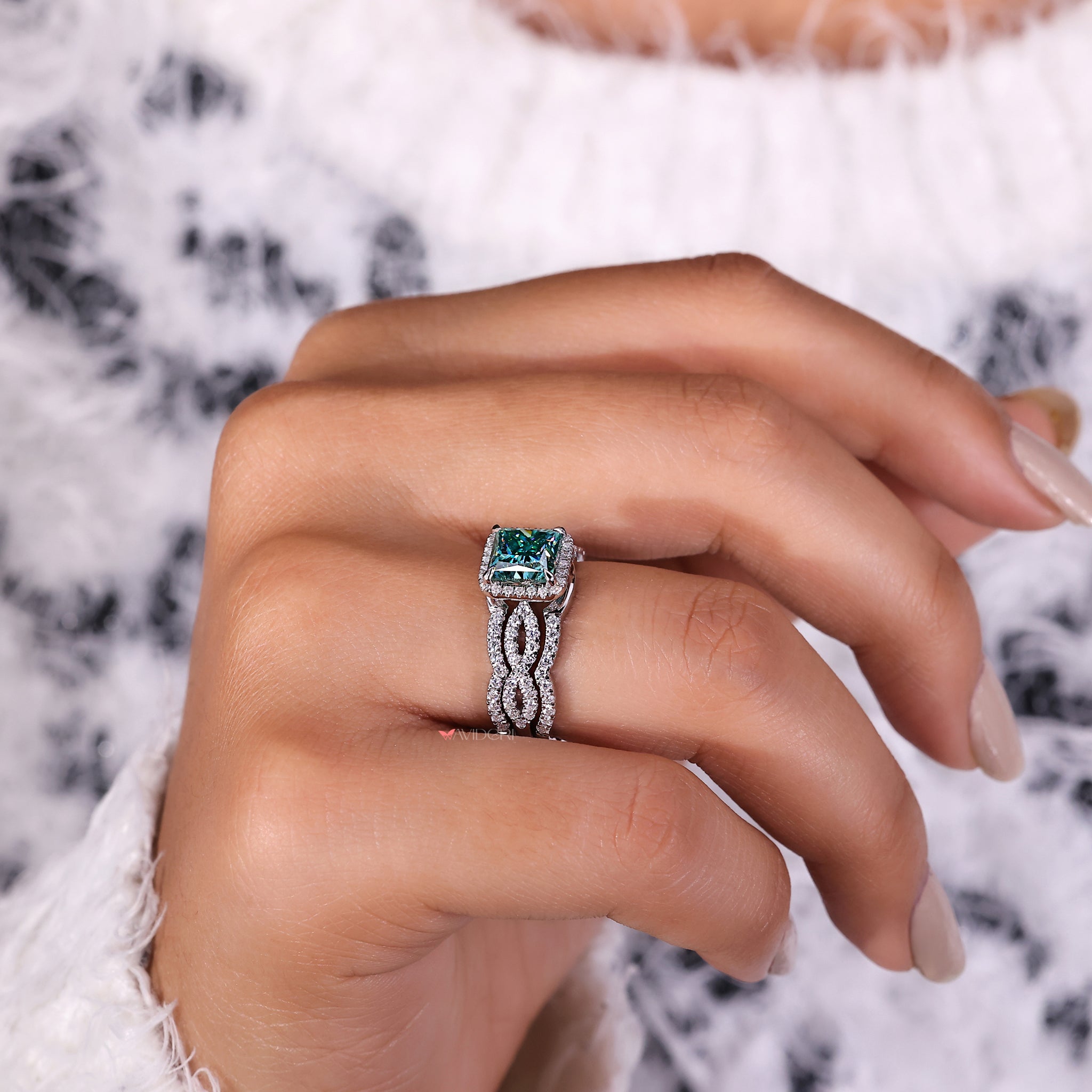 Ring Enhancer Style enhances the look of your bridal set.