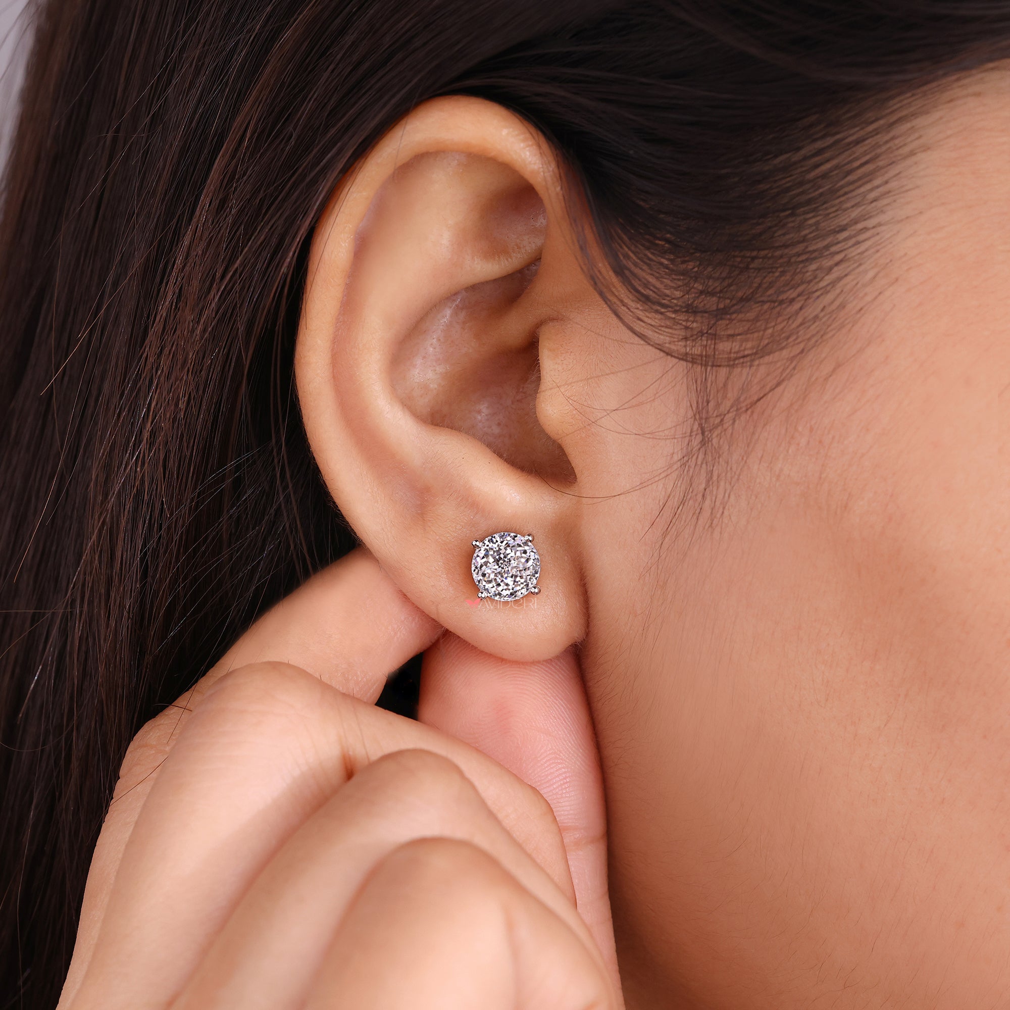 Screw back stud earrings with solitaire diamond earrings.
