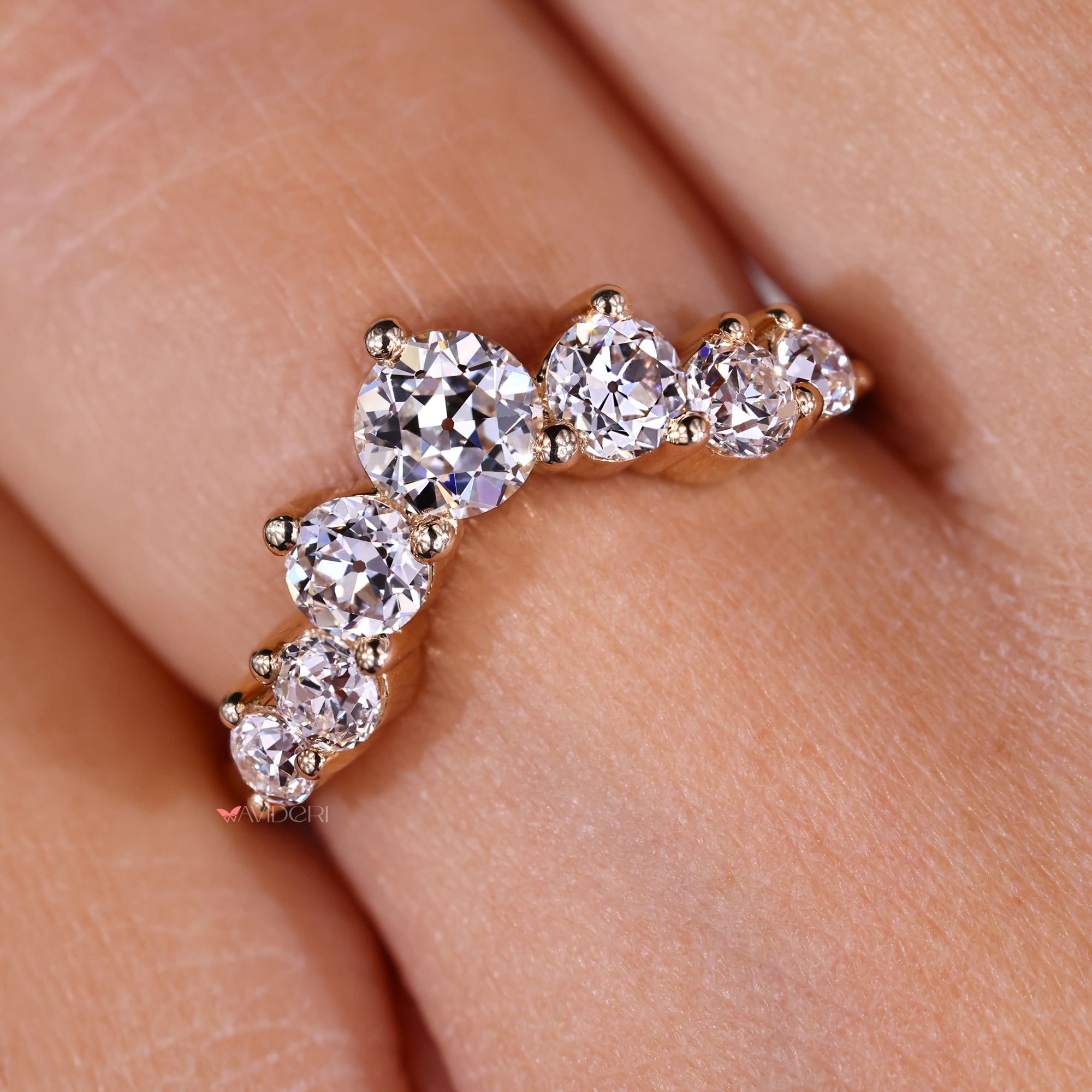 Shared prong setting holds diamonds close together.