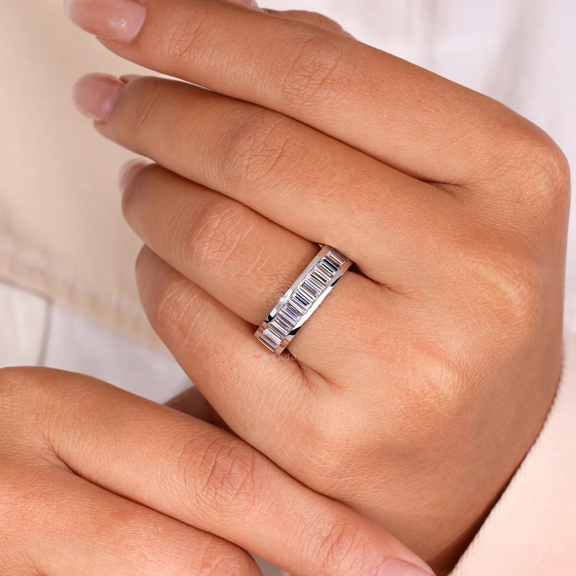 Baguette diamond wedding band with an IGI certification for quality assurance.
