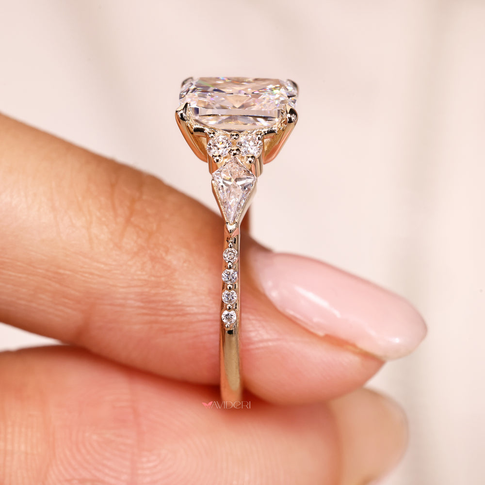 IGI certified cushion diamond ring with muse style setting.
