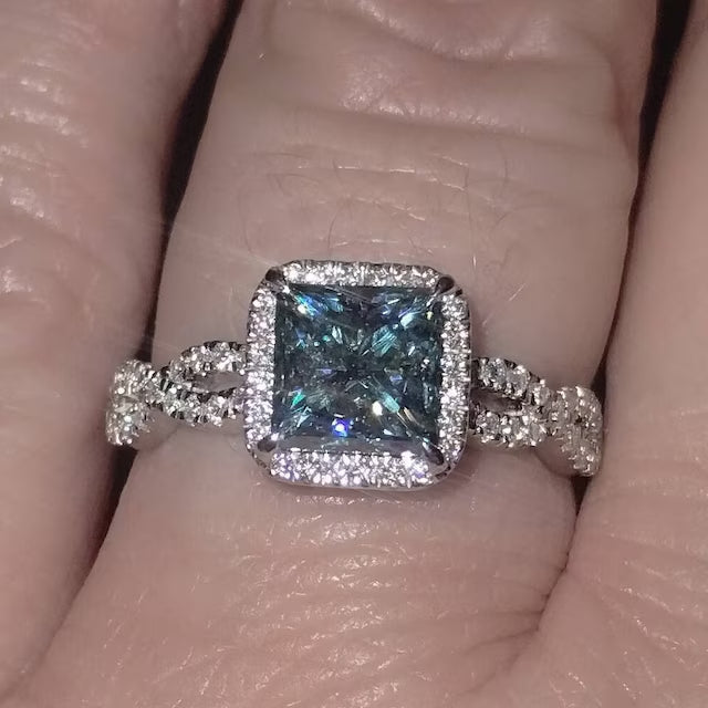 I received my ring today and it is absolutely gorgeous!! Jay was extremely responsive and answered any questions I had. Would definitely order from him again.