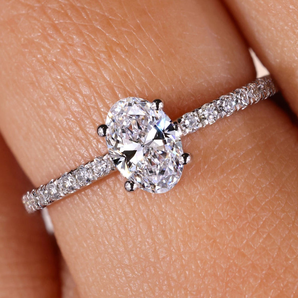 Oval shaped engagement ring with a stunning oval shaped diamond ring.
