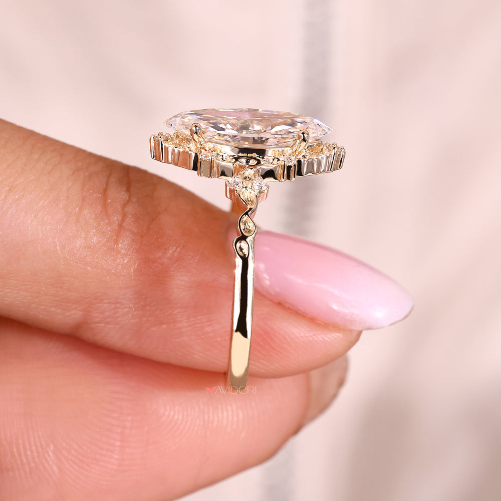 Vintage diamond ring in yellow gold.