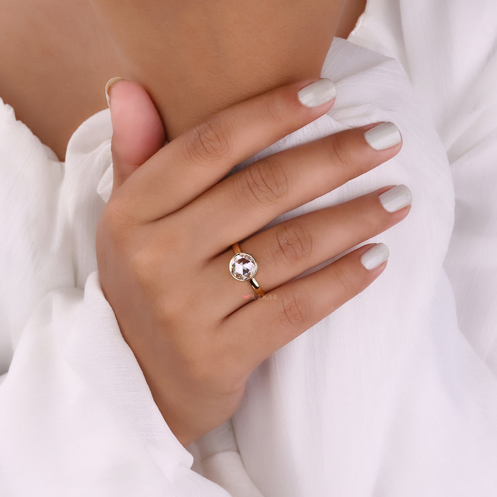 Avideri engagement ring featuring a unique and customized design for lasting memories.
