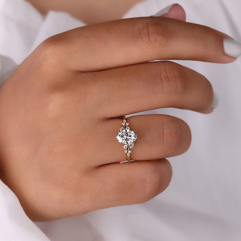 Round cut ring crafted for a classic and sophisticated look.
