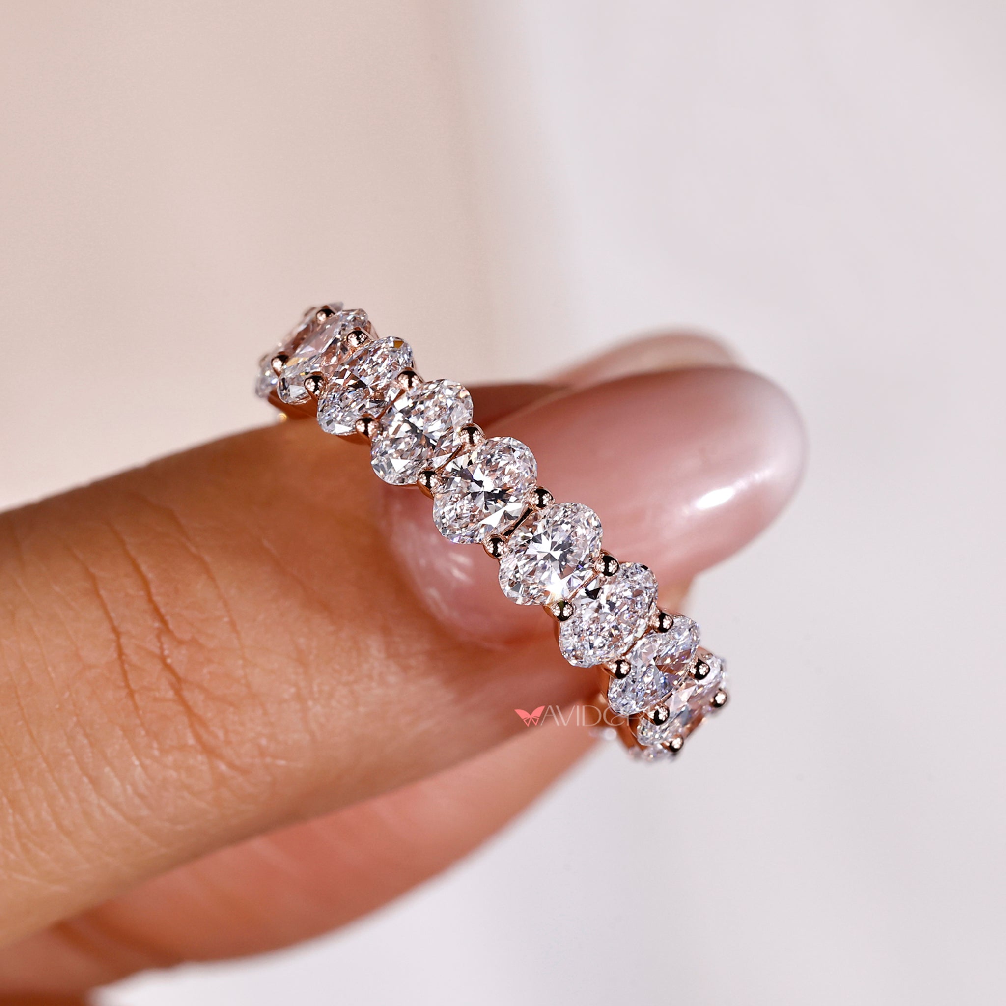Wedding band oval design with an oval brilliant cut diamond, perfect for a minimalist wedding style.
