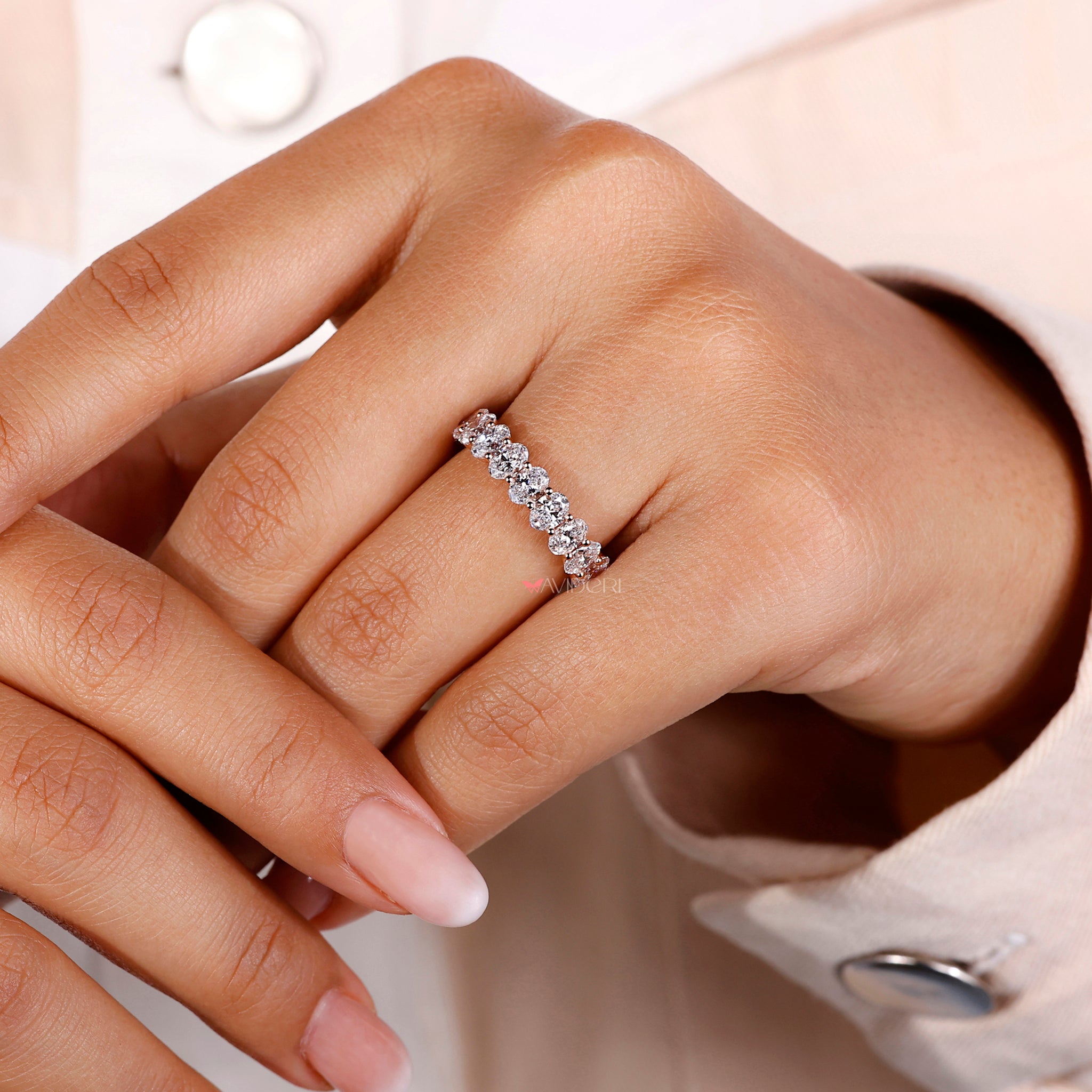 Classic oval diamond ring with IGI certified lab grown diamonds in a unique ring setting.
