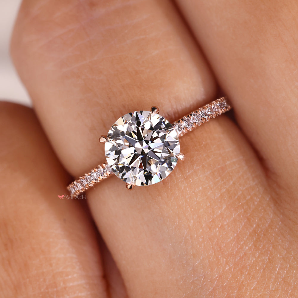 Round diamond pave band crafted with Lab Grown Diamond in handmade jewelry by Avideri ring.
