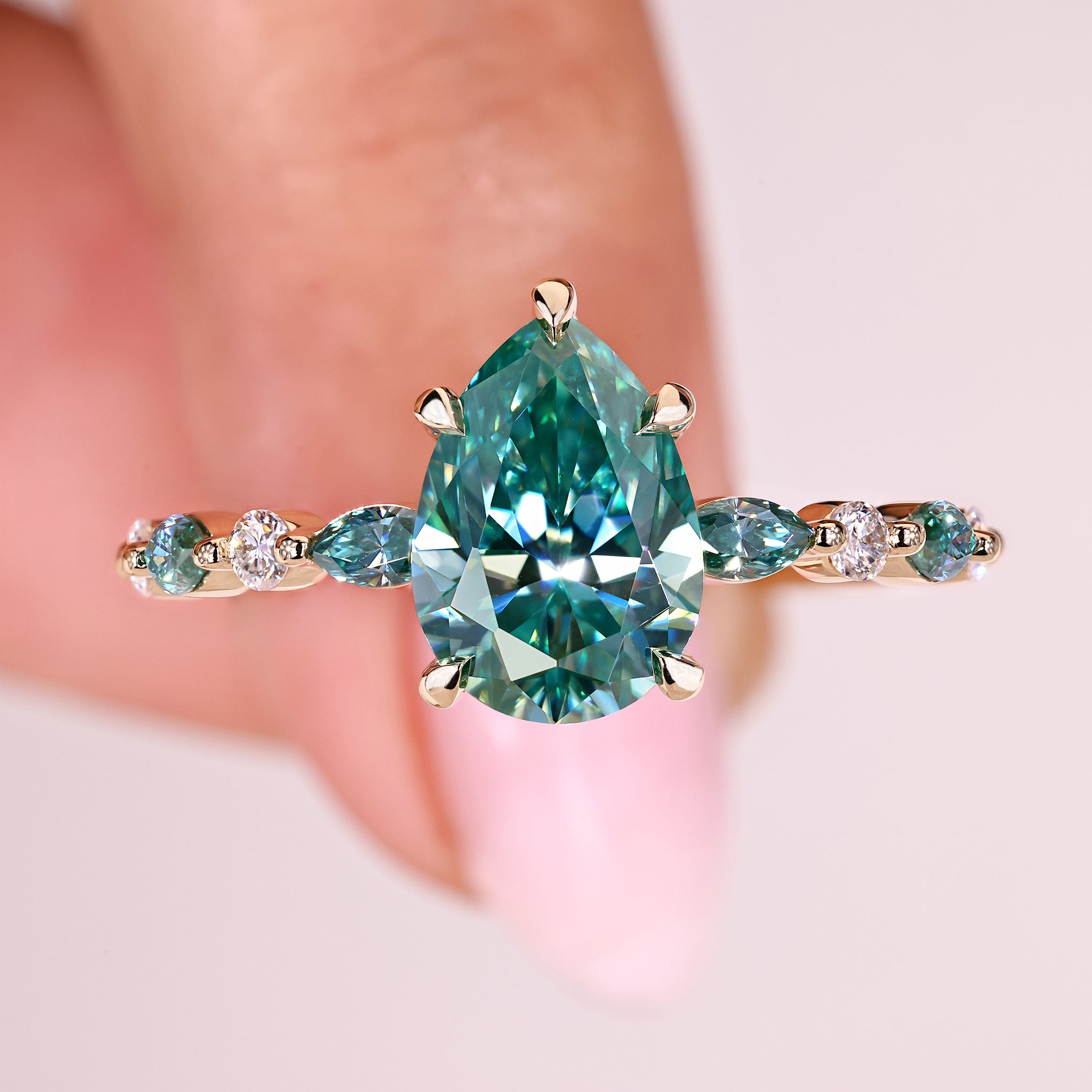 Pear cut moissanite ring cyan blue stone style.
