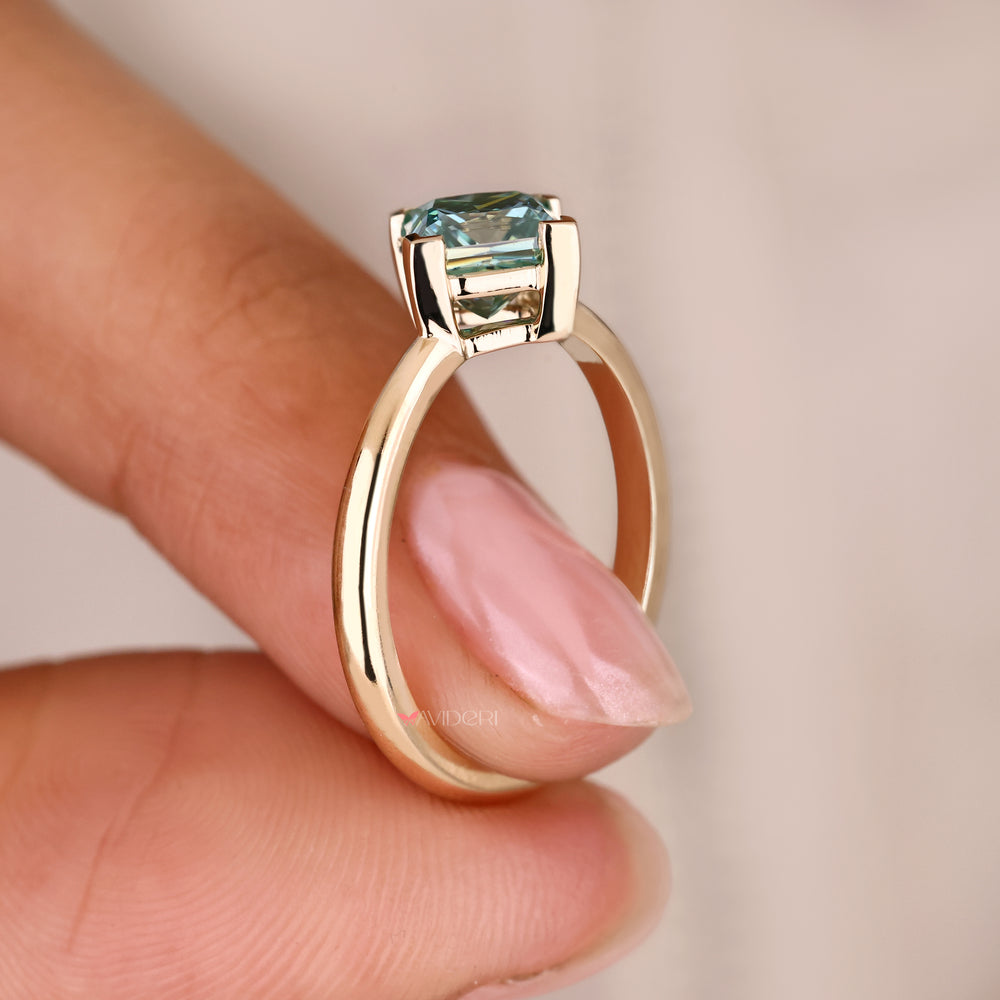 Princess cut ring with solitaire moissanite style.
