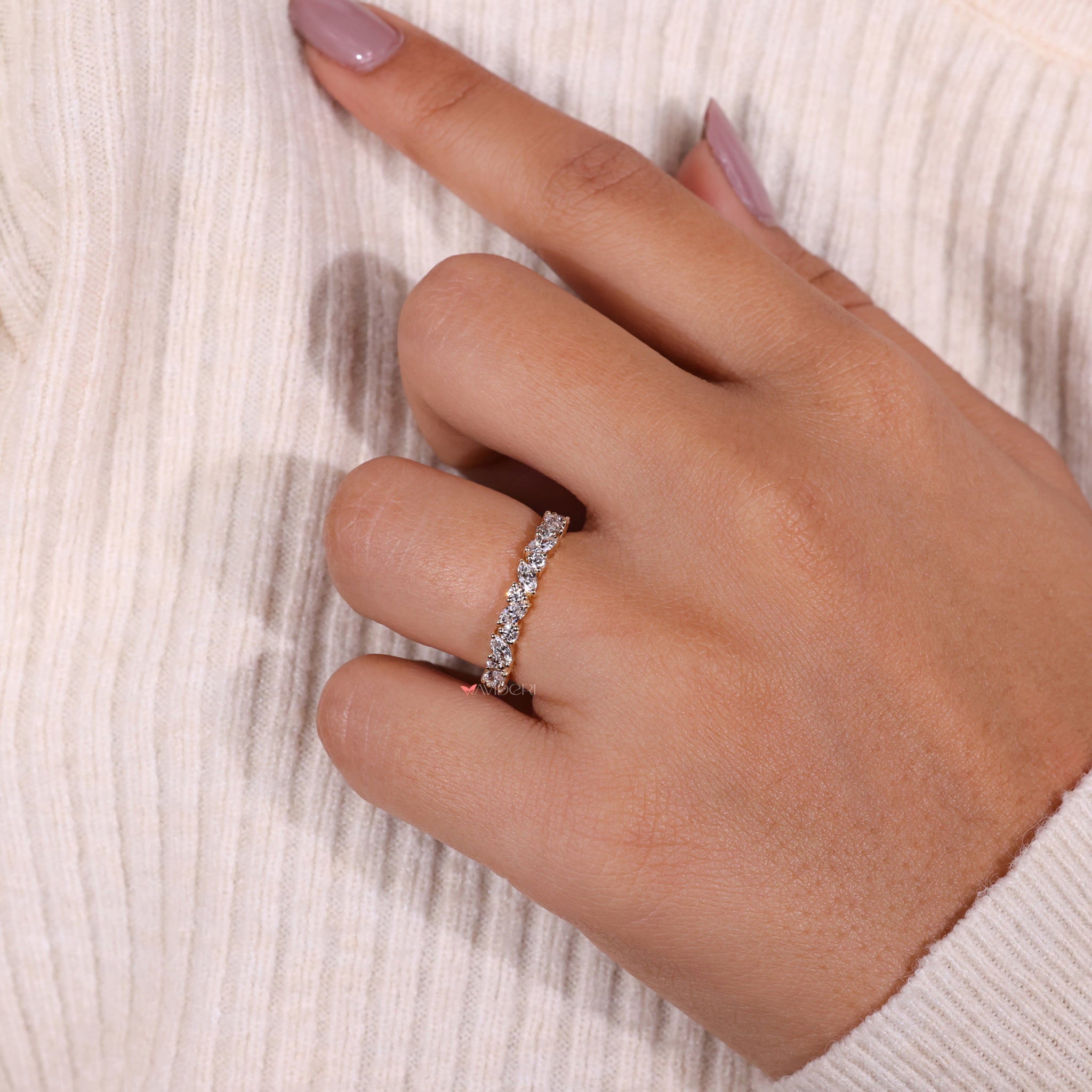 Avideri wedding band featuring marquise diamonds for luxurious elegance.
