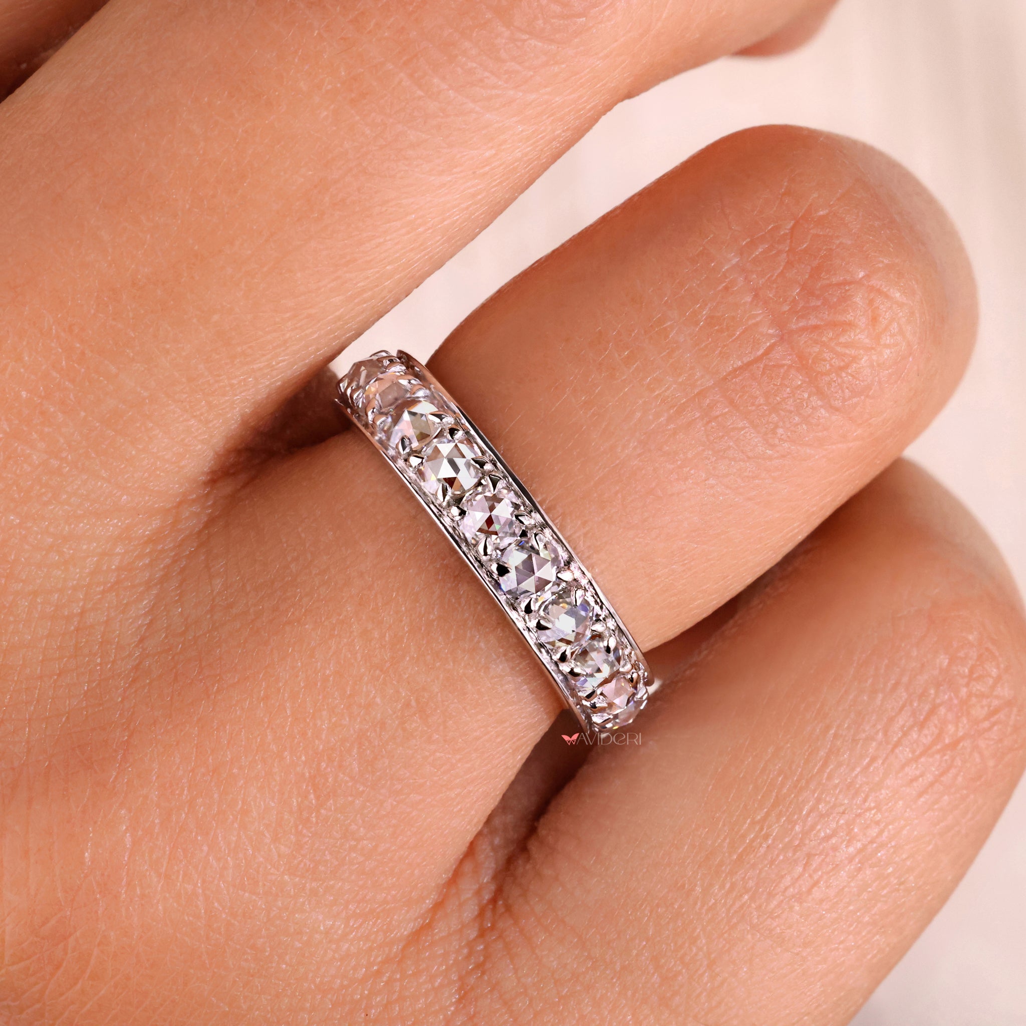 Handmade eternity band in white gold by Avideri.
