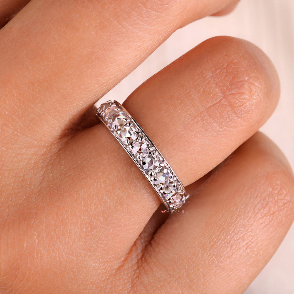 Handmade eternity band in white gold by Avideri.
