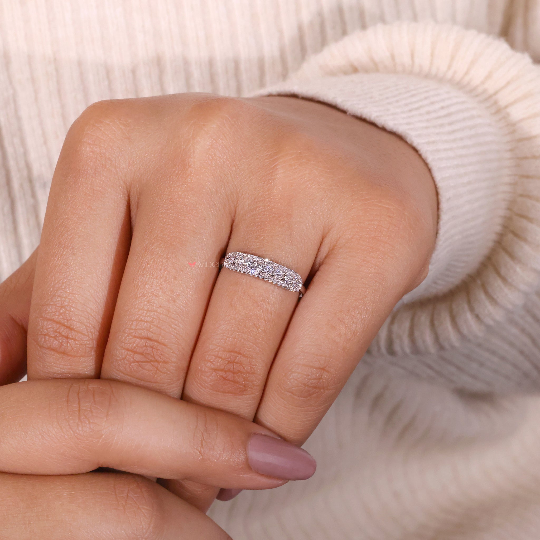 Horizontal diamond ring band for a bold bridal look.
