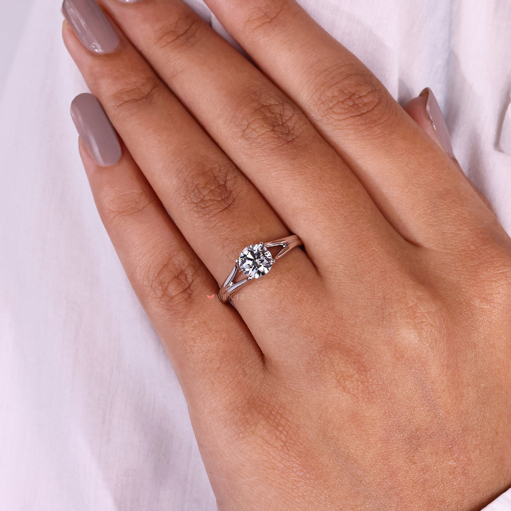 Split shank engagement ring with a modern and sophisticated design 
that enhances its brilliance.