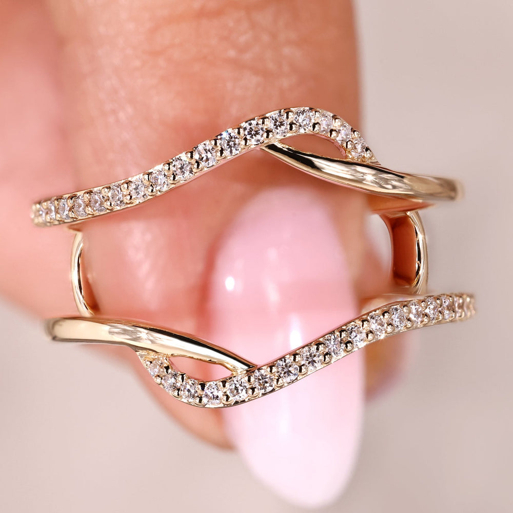 Ring enhancer with a round diamond band.