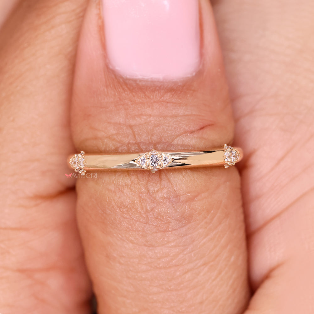 Lab grown diamond band round cut style.
