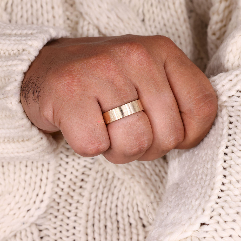 IGI certified mens round diamond band.

