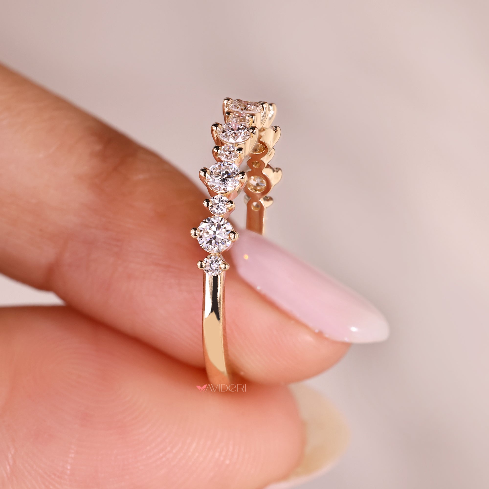 Classic Round Cut Diamond set in a timeless and elegant wedding band.
