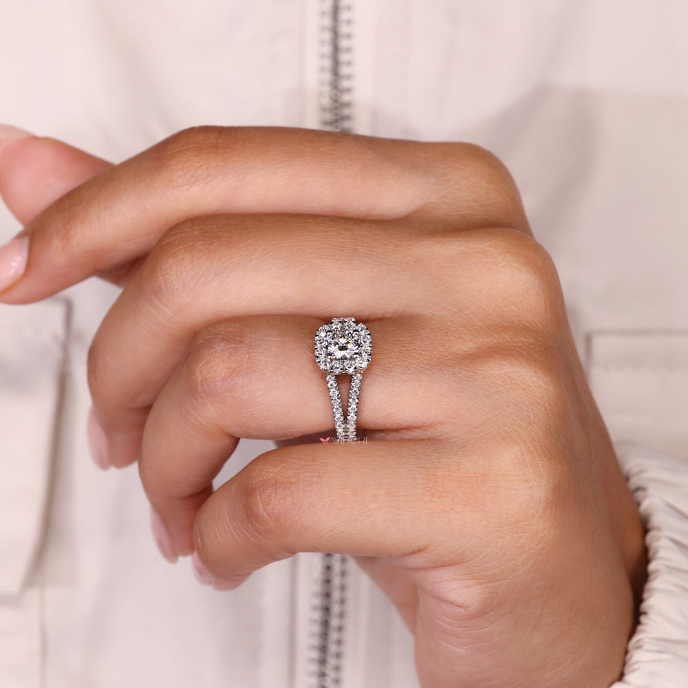Lab grown round diamond ring IGI certified.
