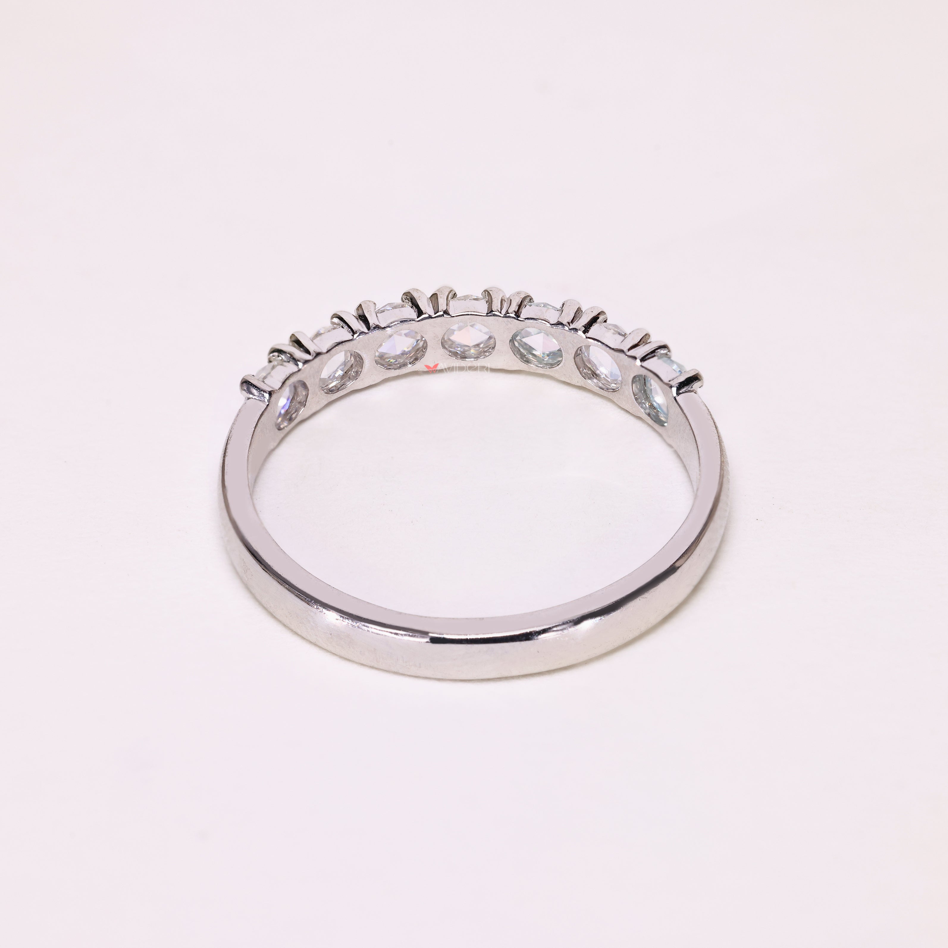 Handmade band delivers comfort and character through thoughtful design.
