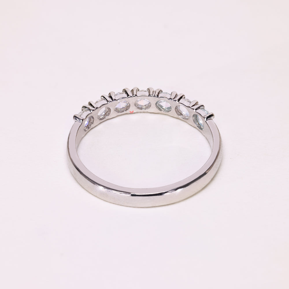 Handmade band delivers comfort and character through thoughtful design.
