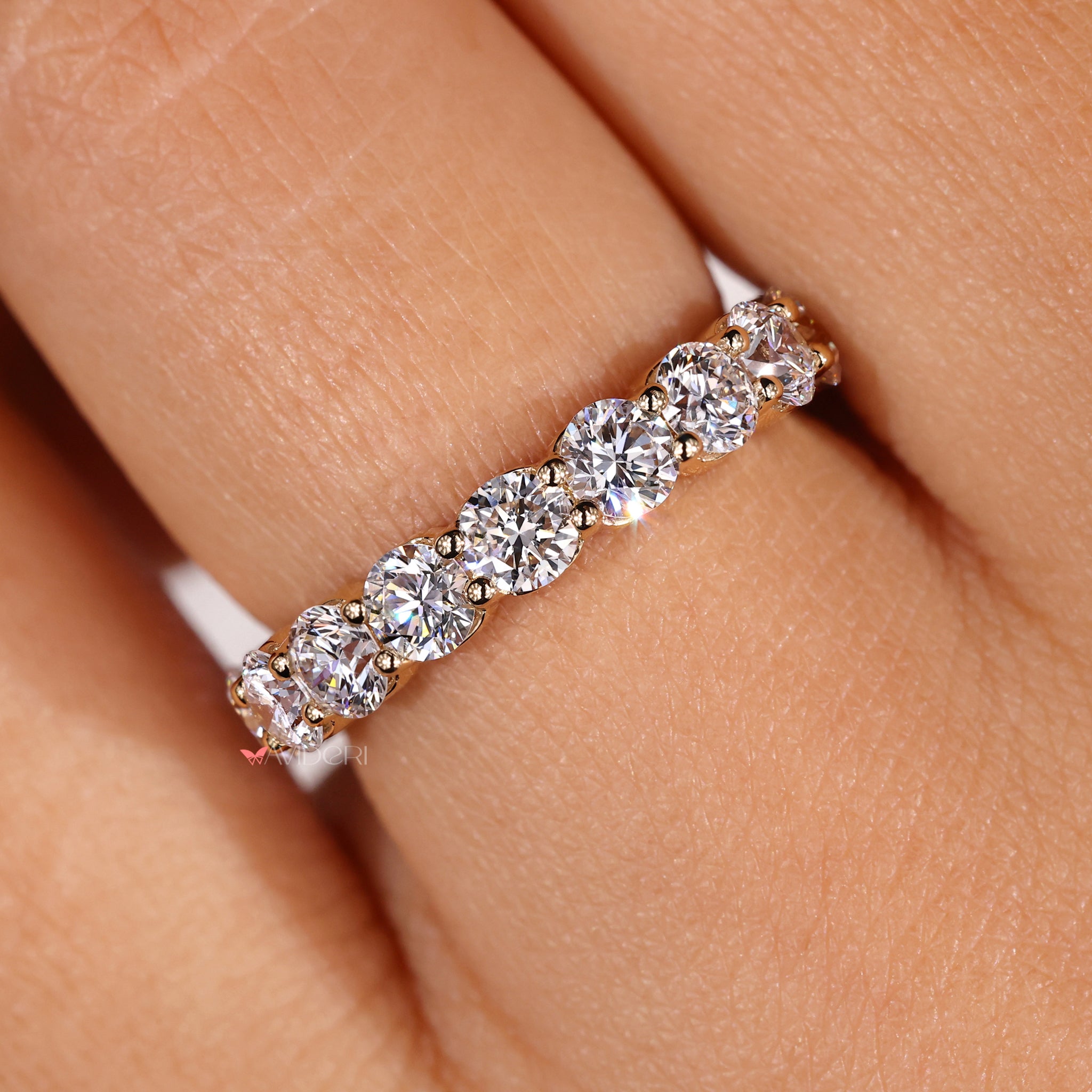 Buy wedding band designs featuring unmatched quality and exquisite craftsmanship.

