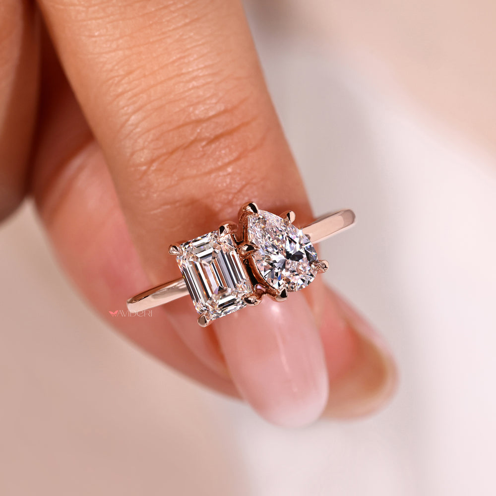 Dazzling toi et moi diamond ring symbolising love and togetherness.