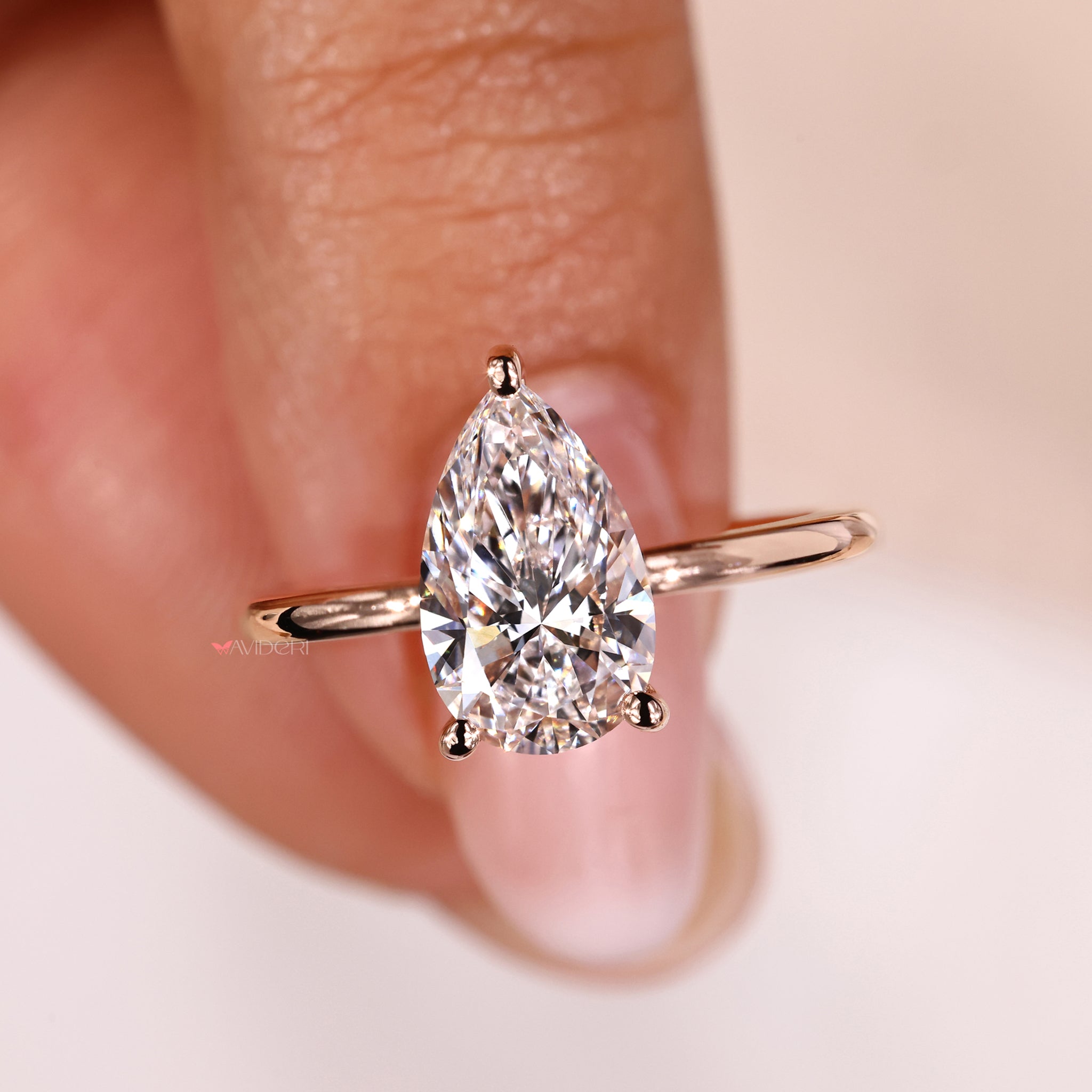 Prong setting ring with intricate detailing for a secure and elegant finish.
