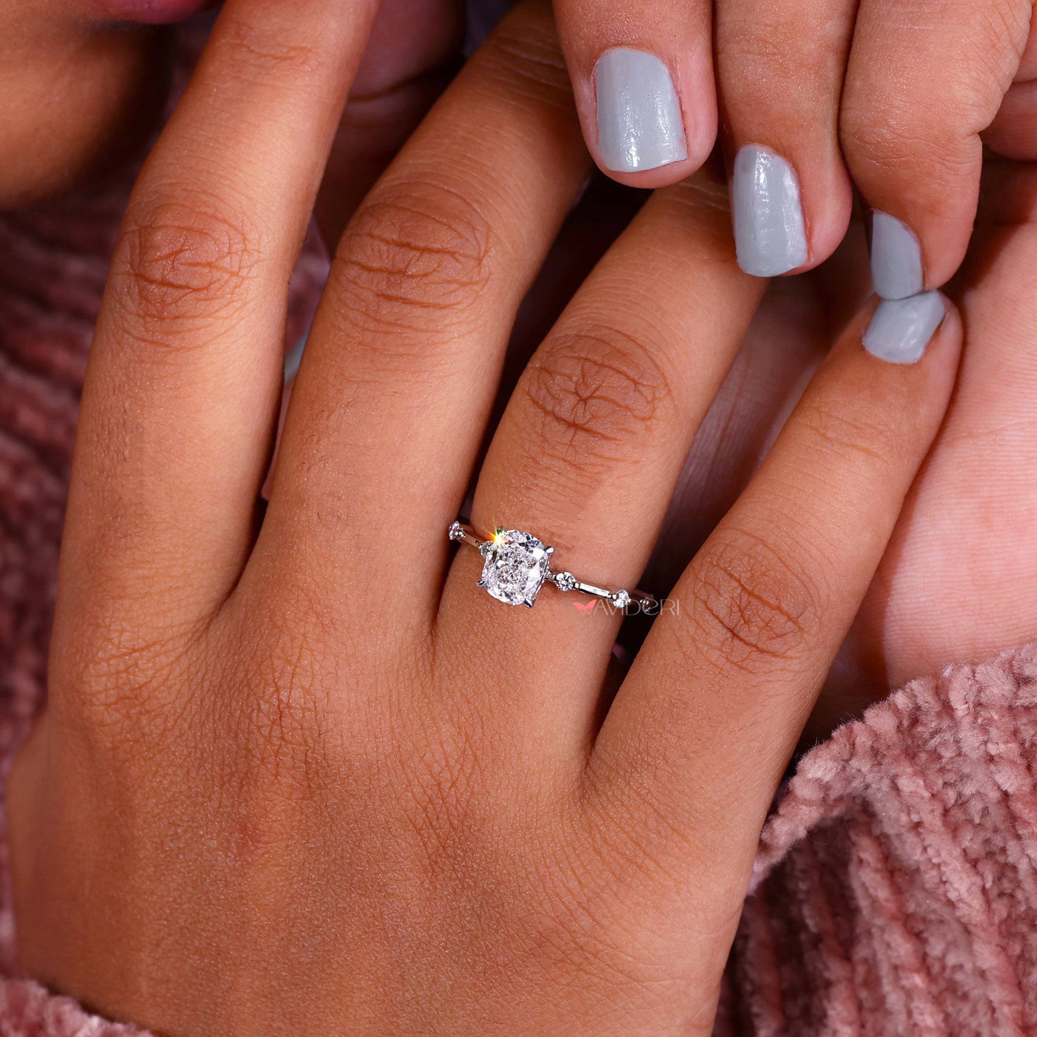 Cushion diamond ring featuring a Distance Pave Setting and claw prong setting, perfect for modern brides.
