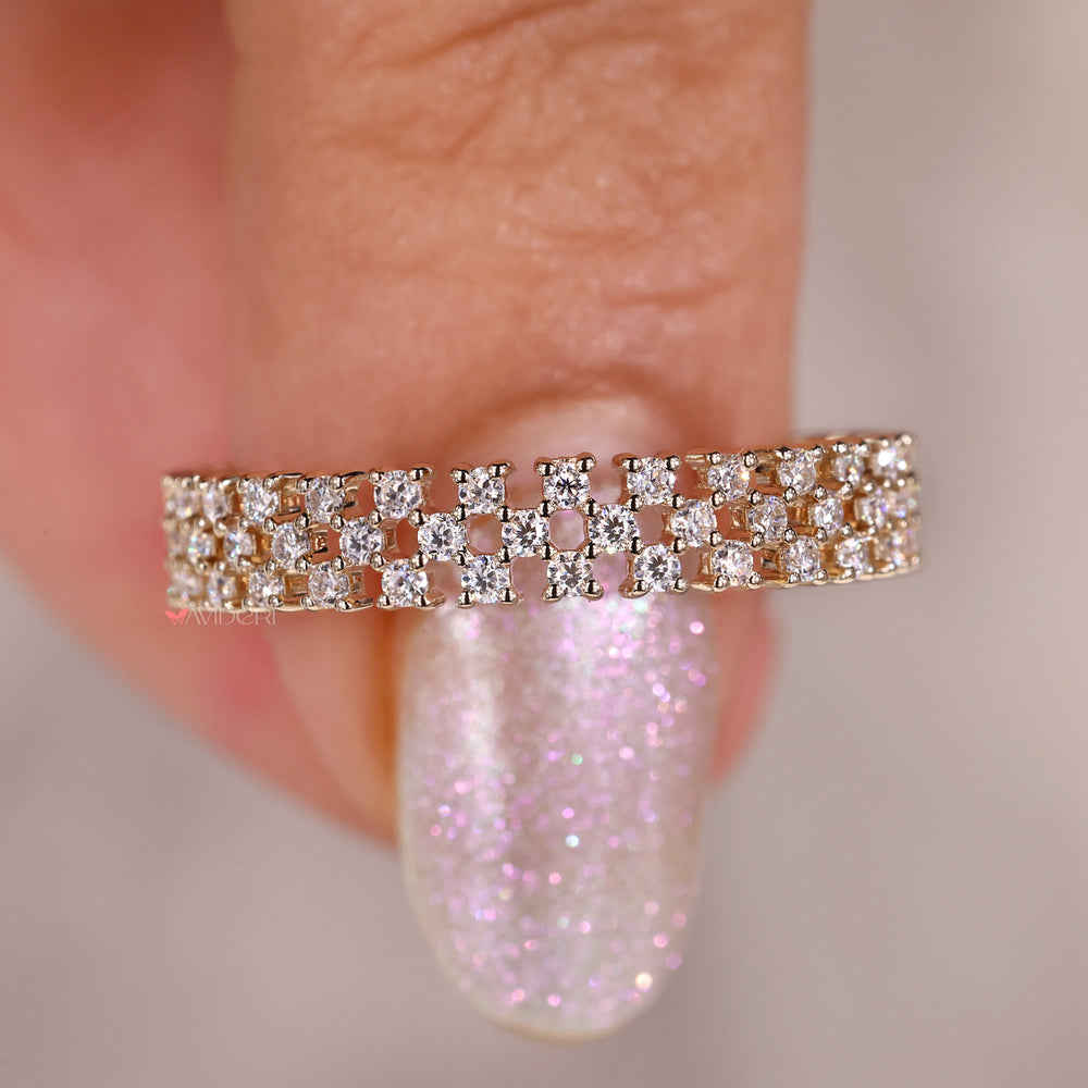 Simple yet elegant full eternity wedding band.