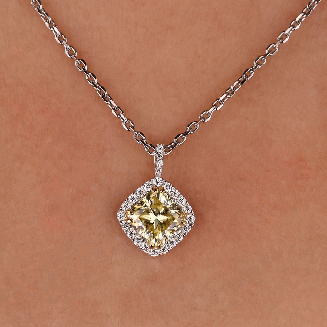 Cushion cut pendant with elegant design and brilliant sparkle.