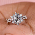 This round brilliant cut engagement ring features a radiant center design.
