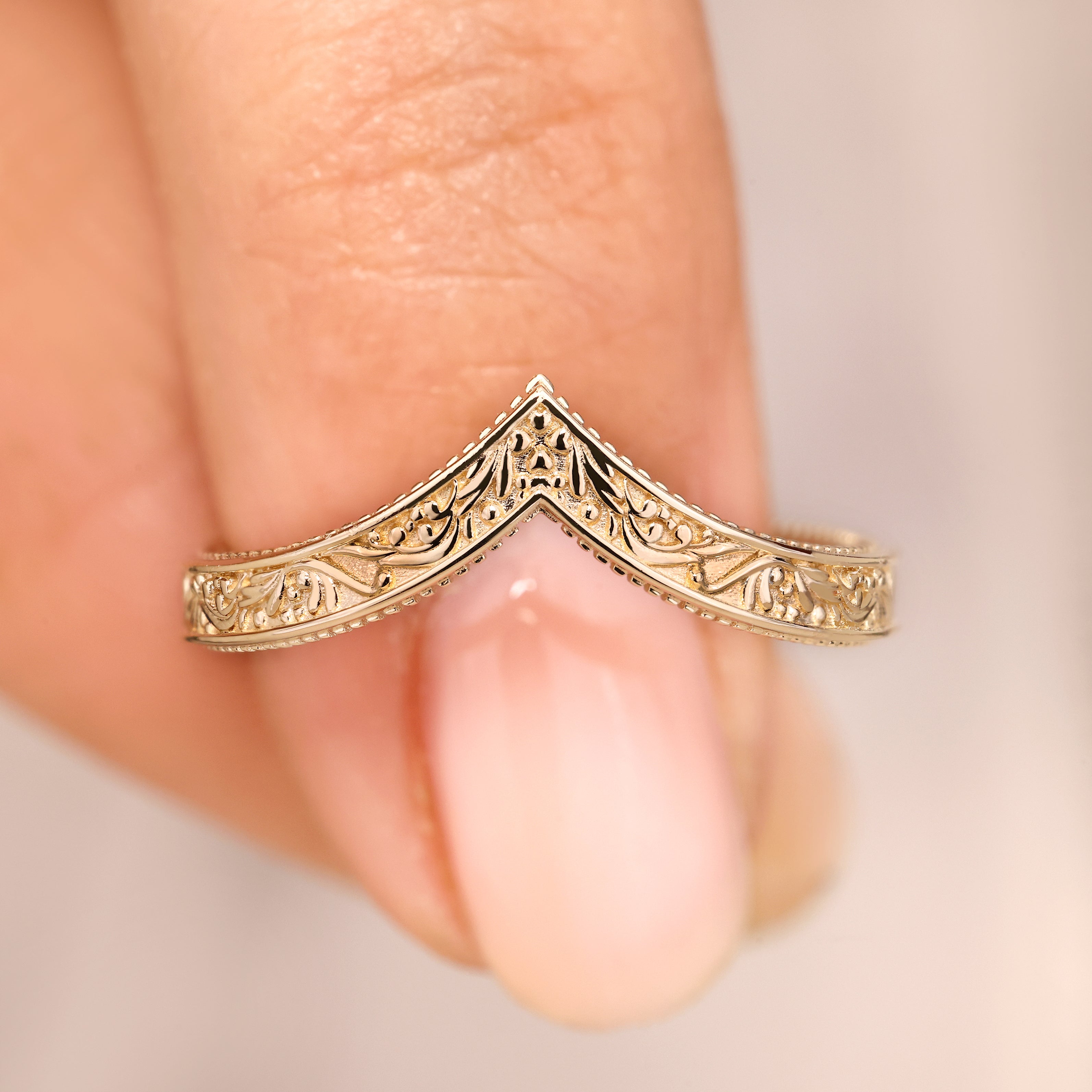Vintage wedding band with v shaped art deco.
