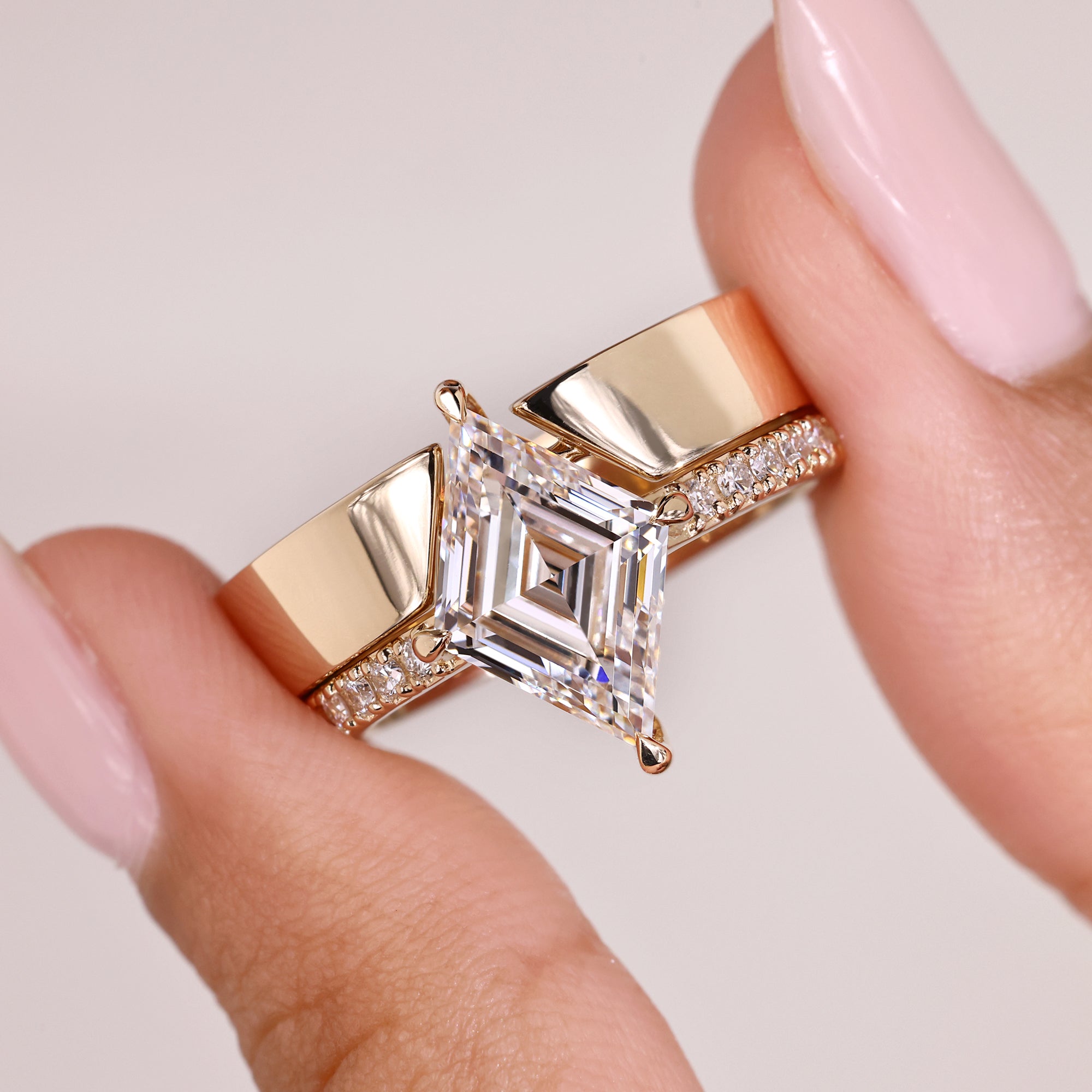 Handmade lozenge diamond ring set by Avideri.
