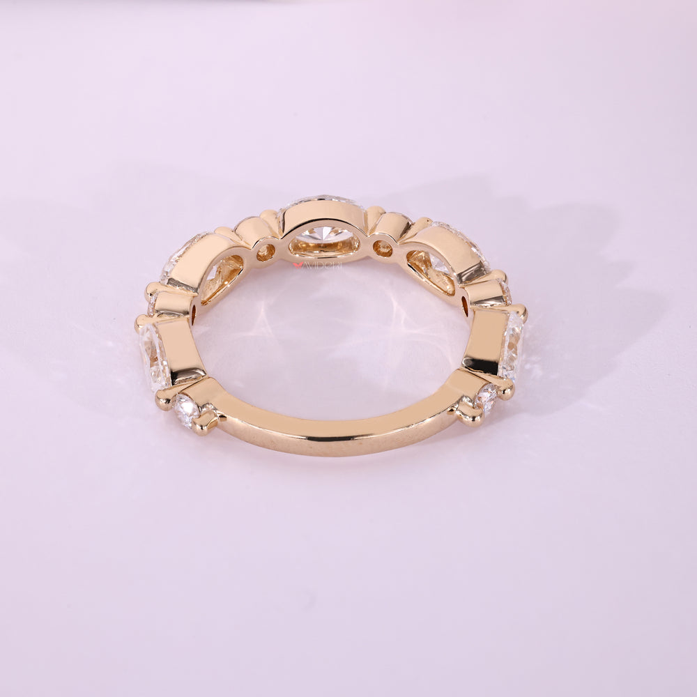 Handmade oval and round diamond wedding band.
