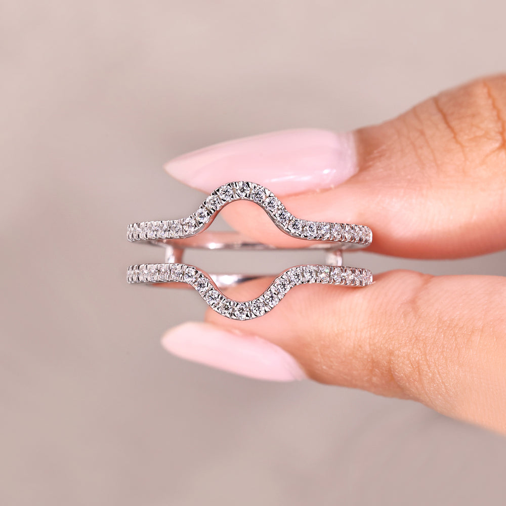 Round diamond wrap guard band design.
