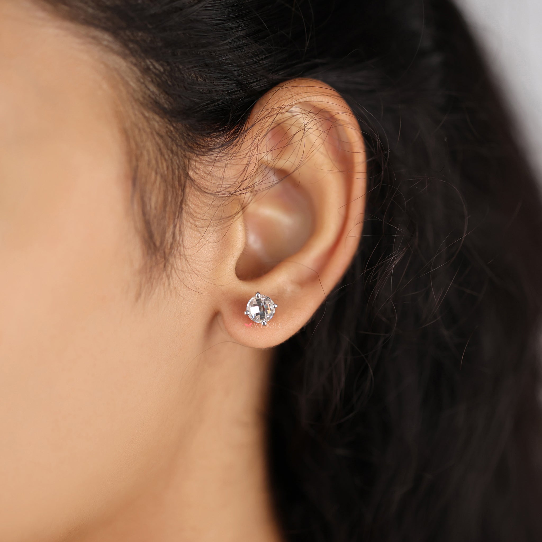 These unique earrings stand out with their special design.